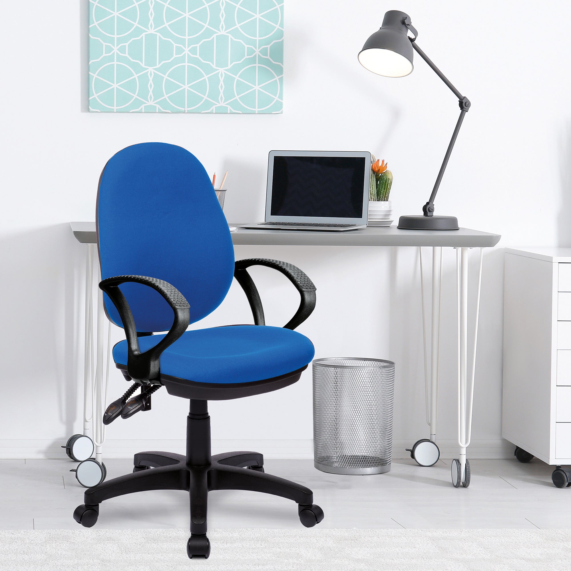 Java 200 – Medium Back Operator Chair – Twin Lever with Fixed Arms